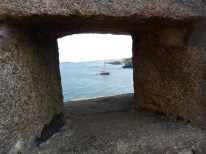 Eda through the 'ole.jpg